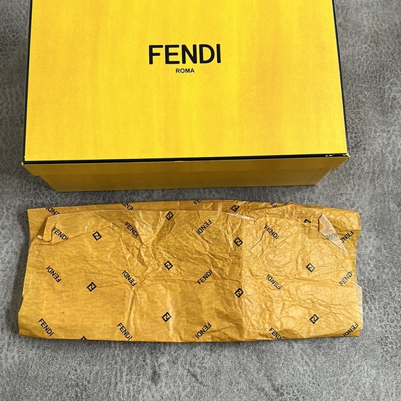 Fendi GIFT wrapping paper NO BOX - Picture 2 of 2
